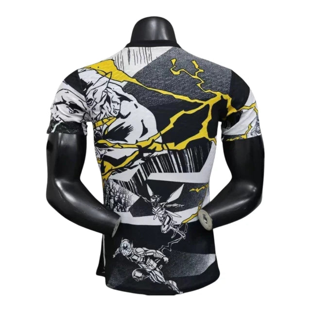 Camiseta Pre-Partido Real Madrid Marvel Avengers Jugador 25/26 (Negro/Amarillo)