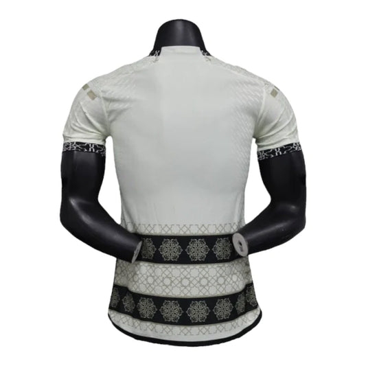 Camiseta Real Madrid Jugador 24/25 - Edición Especial (Negro/Beige)